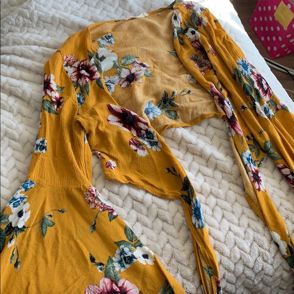 Bell sleeve crop